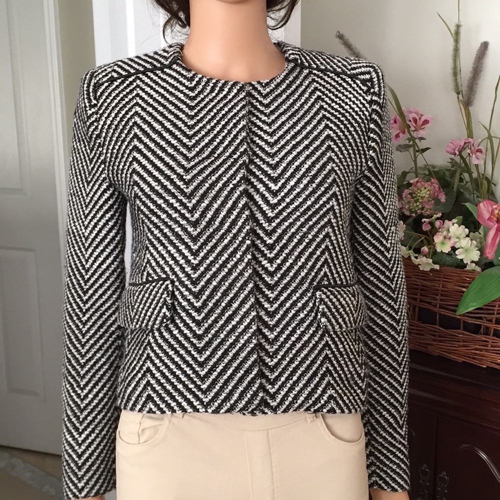 MNG Mango Structured Houndstooth Black and White Textured Cropped Blazer - Picture 3 of 10